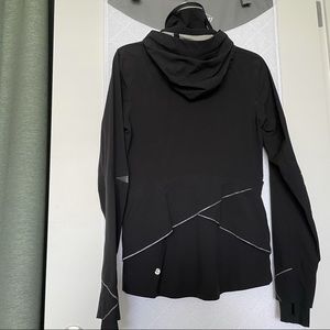 LuLulemon Water resistant jacket(retractable hood)